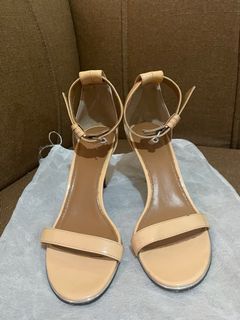 (Category: ) located in . Submitted by HelloAnn_Closet (Listing ID 1308818927, Image 1). Description: .