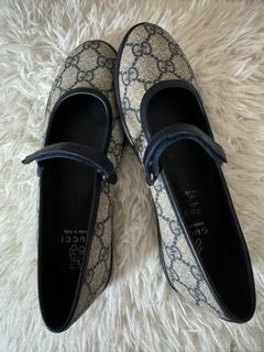 Gucci monogram shoes 33
