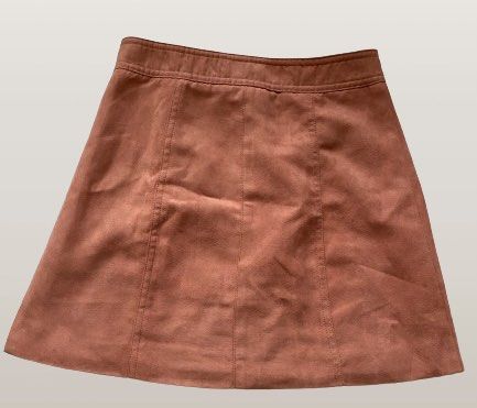 H&M DIVIDED Pink A-line Skirt (Category: Skirts) located in Manila. Submitted by jiustudio (Listing ID 1308753162, Image 2). Description: .