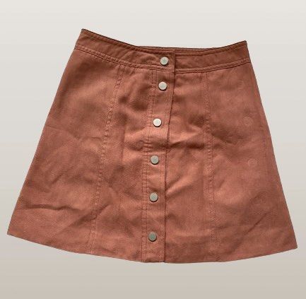 H&M DIVIDED Pink A-line Skirt (Category: Skirts) located in Manila. Submitted by jiustudio (Listing ID 1308753162, Image 1). Description: .