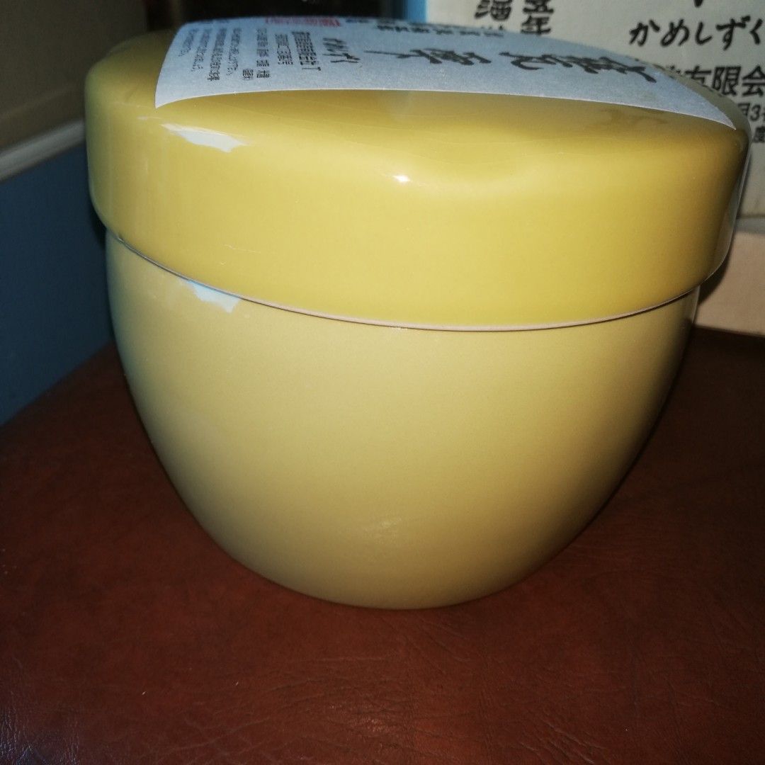 kameshizuku ceramic storage jar (Category: Coffee & Tea Tableware) located in Paranaque City. Submitted by 4thestate.surplusan (Listing ID 1308694068, Image 1). Description: an unused sake kameshizuku ceramic pot. pls see pix.mop gcash. fourth est paranaque.
