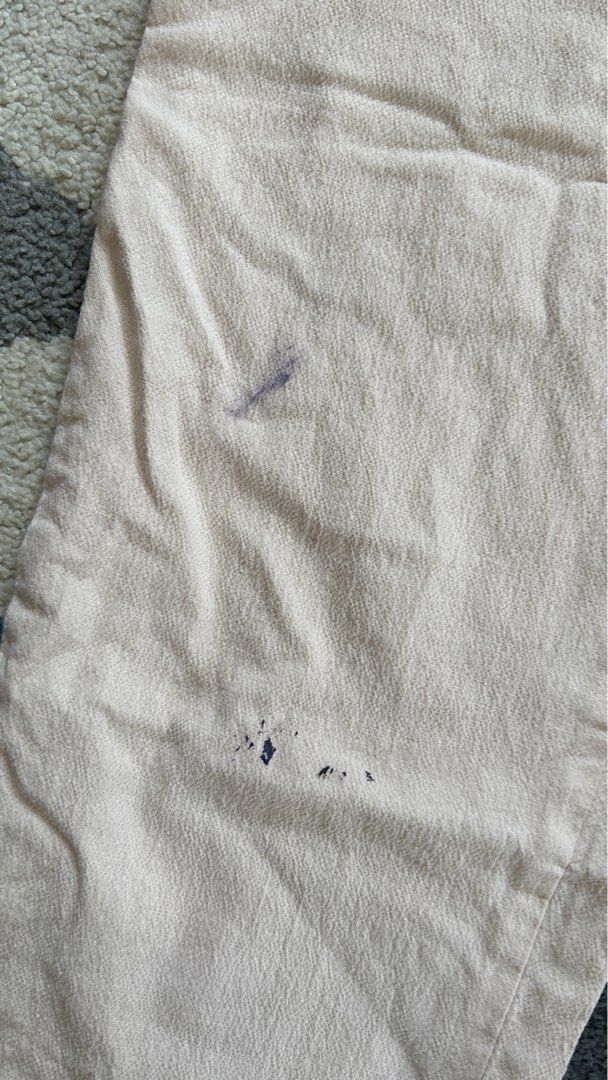 Khaki trouser (Category: Other Bottoms) located in Quezon City. Submitted by superchargerr (Listing ID 1308742606, Image 3). Description: No when worn phot With stain, see last photo.