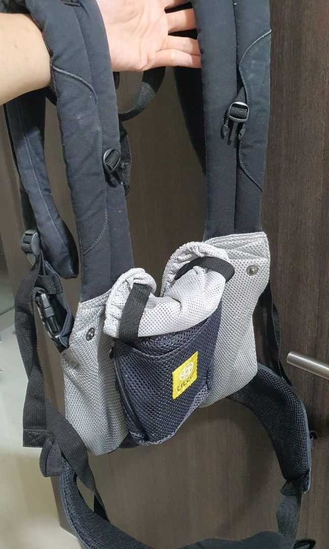 Lillebaby carrier w drool pads