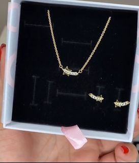 Pandora gold shine shooting star necklace and earrings