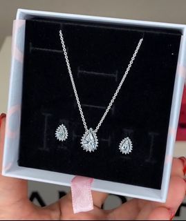 Pandora sparkling pear shaped necklace and earrings set