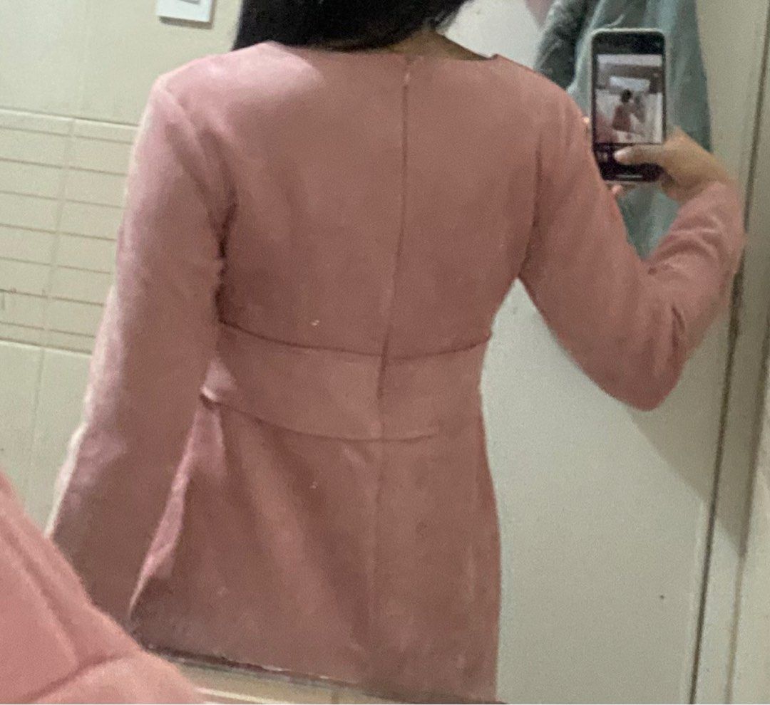 Pink velvet dress with pockets (Category: Dresses) located in Solano. Submitted by blkcat1221 (Listing ID 1308756549, Image 3). Description: -10/10 condi -no flaws.