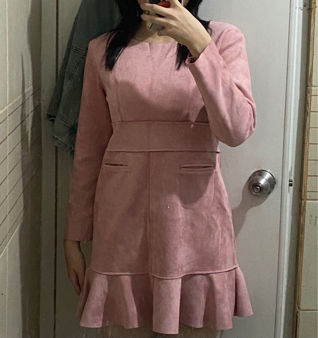 Pink velvet dress with pockets (Category: Dresses) located in Solano. Submitted by blkcat1221 (Listing ID 1308756549, Image 2). Description: -10/10 condi -no flaws.