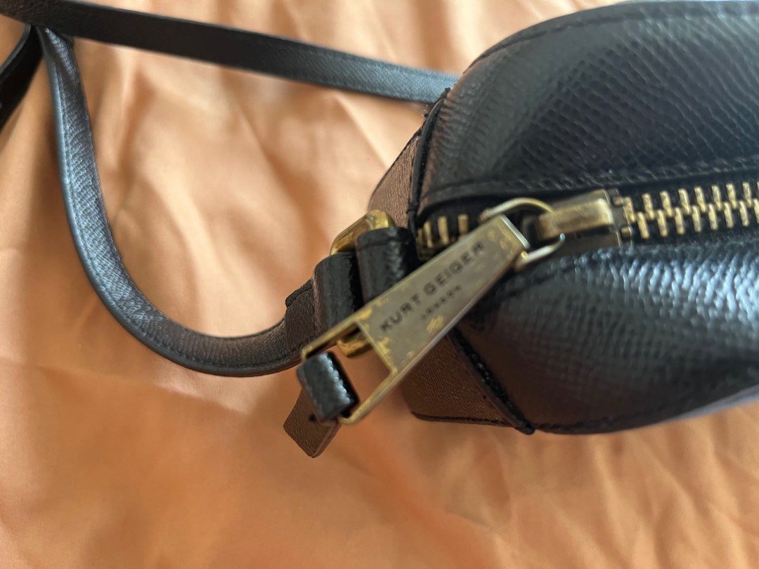 Preowned Kurt Geiger London bag (Category: Luxury Bags & Wallets) located in Pasig City. Submitted by sgangeles (Listing ID 1308671918, Image 3). Description: .