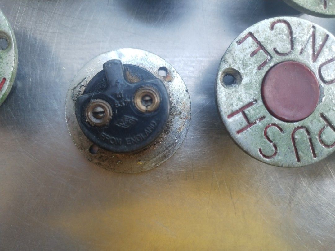 Push button bas (Category: Vintage Collectibles) located in Ipoh. Submitted by muckyjoke (Listing ID 1308701044, Image 2). Description: Push button bas... Made in England... Sesuai untuk deco atau kegunaan... Sebiji rm 50 x masuk pos... Ambik dua biji rm 100 sekali pos.
