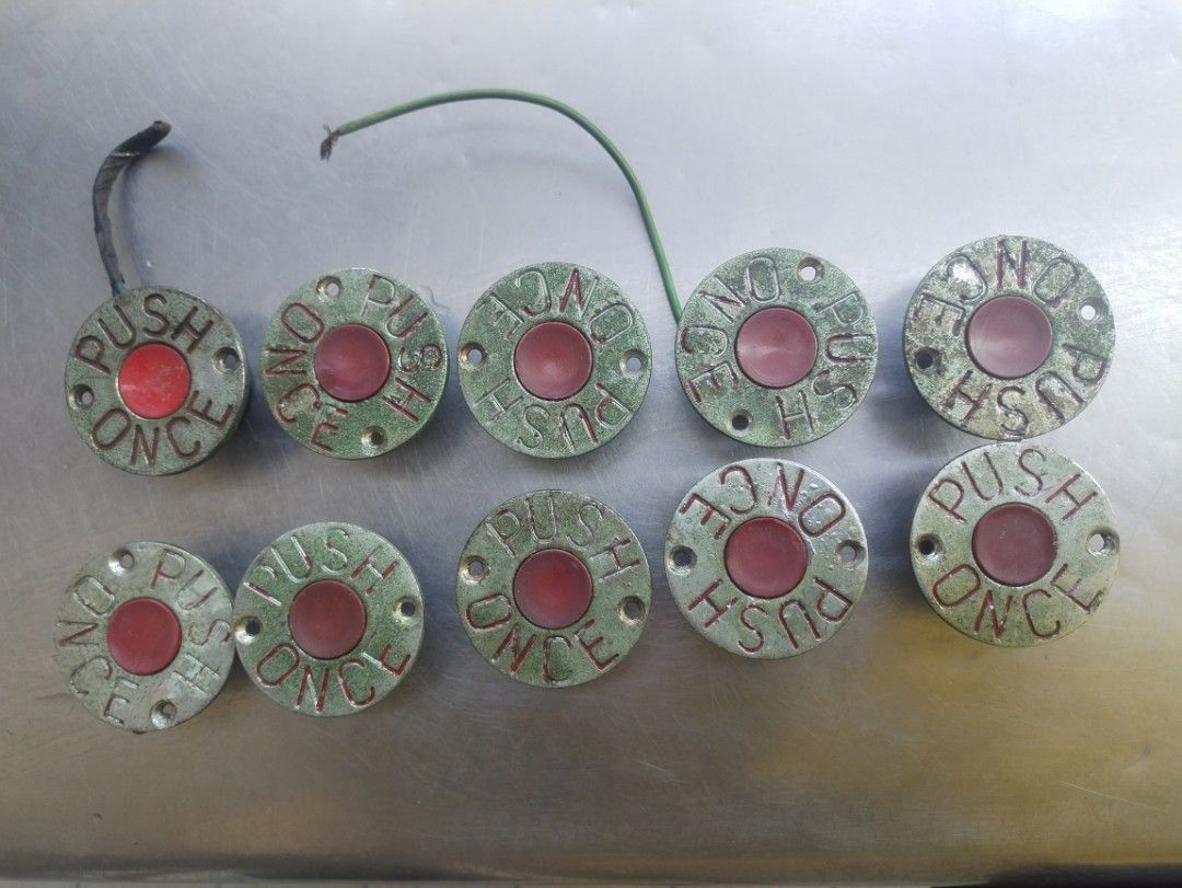 Push button bas (Category: Vintage Collectibles) located in Ipoh. Submitted by muckyjoke (Listing ID 1308701044, Image 1). Description: Push button bas... Made in England... Sesuai untuk deco atau kegunaan... Sebiji rm 50 x masuk pos... Ambik dua biji rm 100 sekali pos.