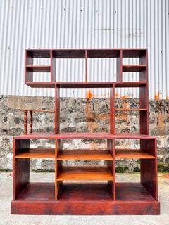 Red Narra Eskaparante Display Rack