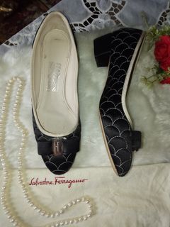 Salvatore Ferragamo 💯% original Black Satin Vara Pump shoes