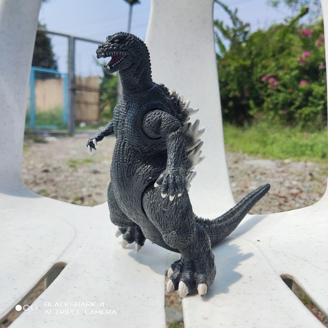 2005 Toho Bandai Godzilla Toy (Category: Figurines & Statues) located in Bugallon. Submitted by ariel013 (Listing ID 1308996079, Image 2). Description: .