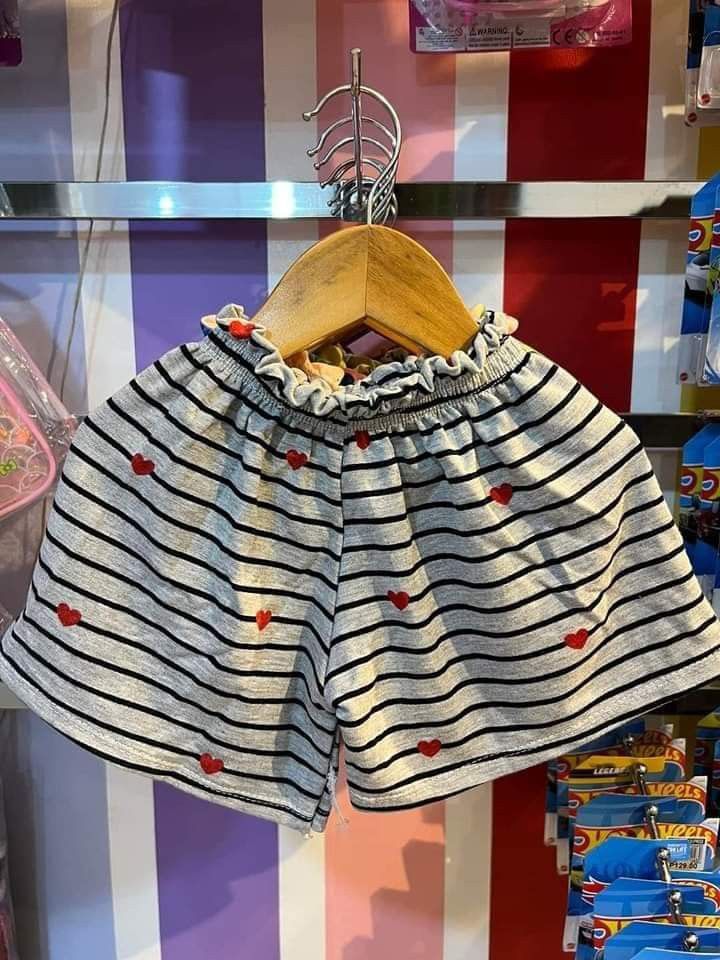 (4 FOR 100)SHORTS FOR 2-4 YEARS OLD (Category: Babies & Kids Fashion) located in Binangonan. Submitted by regine110 (Listing ID 1308962968, Image 3). Description: CULLOTS SHORTS FOR KIDS 4 PCS FOR 100 4 PCS FOR 100 4 PCS FOR 100 RANDOM PRINTS (ALL PRINTS AVAILABLE) S H O P E E CHECK OUT.