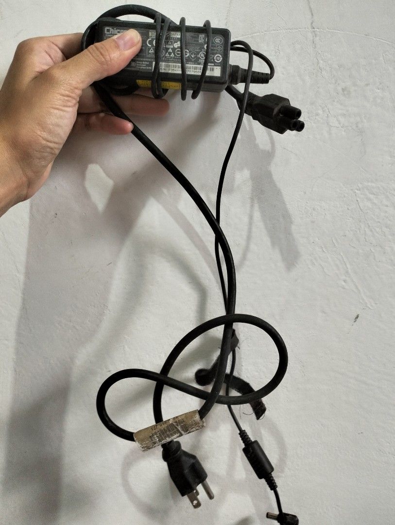 Acer laptop charger (Category: Chargers) located in Caloocan City. Submitted by deklaterer (Listing ID 1308851830, Image 1). Description: .