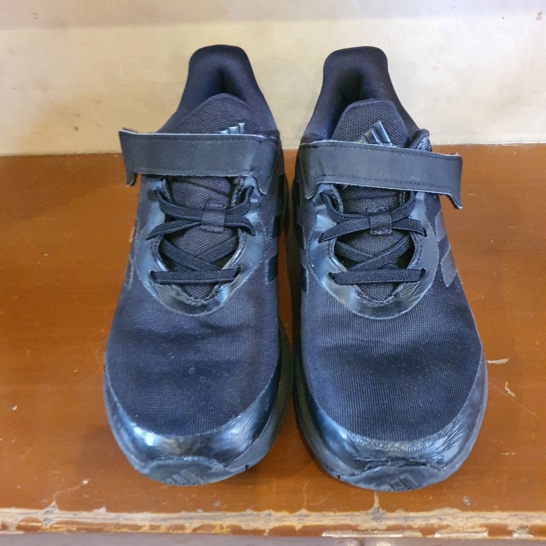 Adidas Forta Run Black Sneakers (Category: Babies & Kids Fashion) located in Cainta. Submitted by kenmaralit (Listing ID 1308841470, Image 2). Description: Adidas Forta Run Black Sneakers for Kids size 4.5 / 22.5cm fits 6 to 8yo Authentic Good condition, replacement box RFS: outgrown, decluttering PM for other details. TY!🙂.