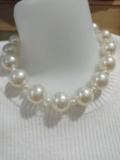 Bundle of 2 faceted acrylic and faux pearl necklaces