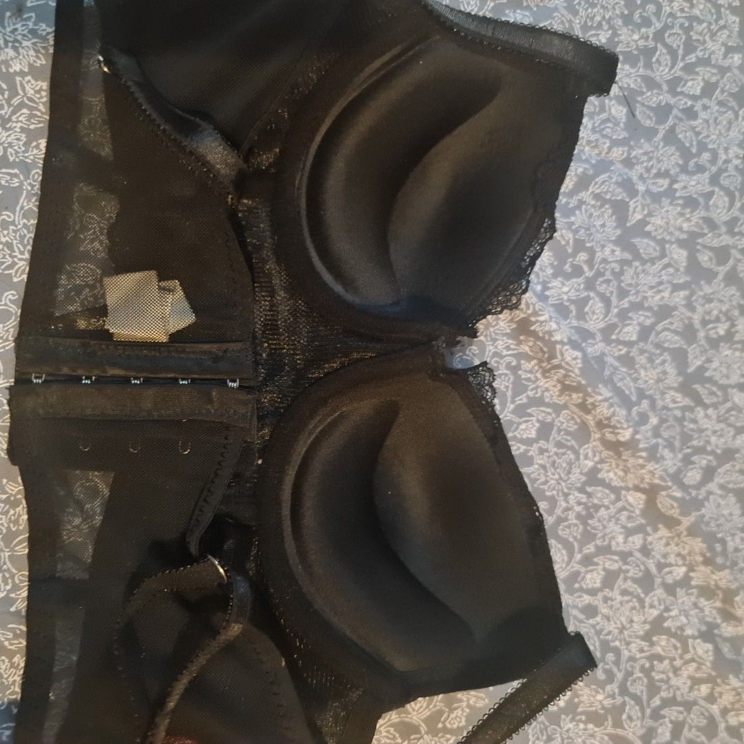 Bustier Crop top Lace Bra push up Bundle Sinsay (Category: Undergarments & Loungewear) located in Valenzuela. Submitted by crismeagain (Listing ID 1308831836, Image 3). Description: Bustier Crop top Lace Push up Bra Bundle black and White -Black used only once -White never been used but stain inside due to storage Size 75A on tag or 34A Sinsay Brand.