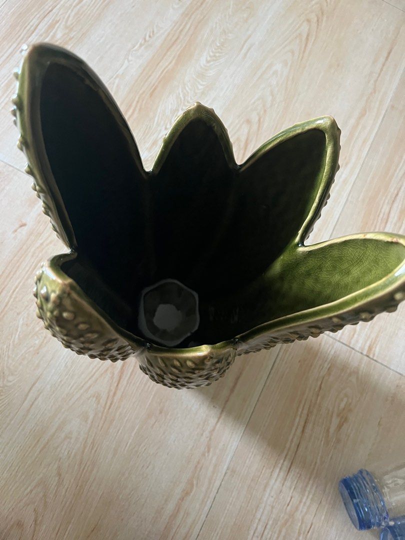 Cactus Vase Ceramic (Category: Vases & Decorative Bowls) located in Quezon City. Submitted by ronabouts (Listing ID 1308907926, Image 3). Description: L- 16 inches W- 7 inches .