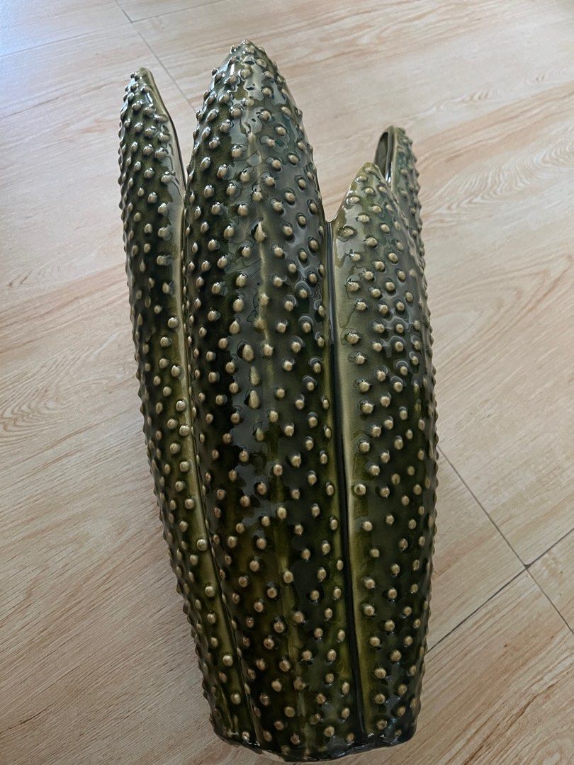 Cactus Vase Ceramic (Category: Vases & Decorative Bowls) located in Quezon City. Submitted by ronabouts (Listing ID 1308907926, Image 1). Description: L- 16 inches W- 7 inches .