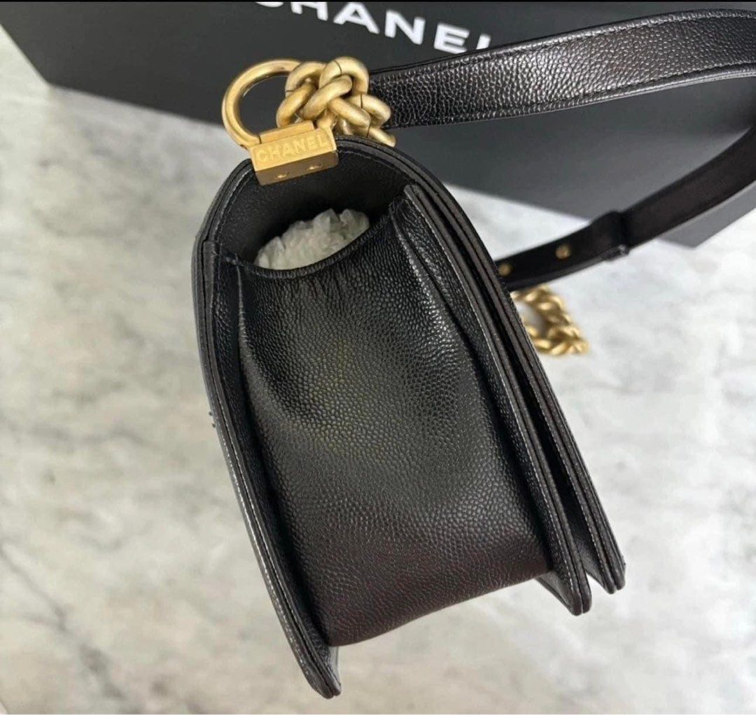 Chanel caviar medium gold series 25 (Category: Luxury Bags & Wallets) located in Cebu City. Submitted by forless.ph (Listing ID 1308991716, Image 3). Description: Complete inclusions!!! Guaranted authentic 💯 Or your money back 3x.