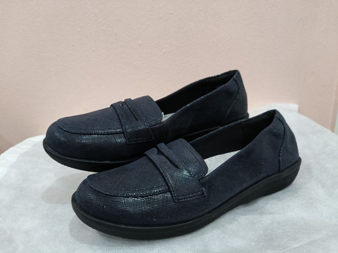 Clarks navy cloudsteppers online