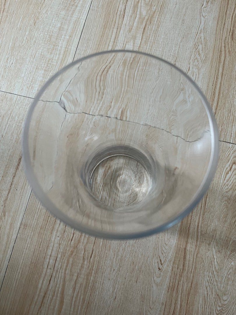 Clear Long Vase (Category: Vases & Decorative Bowls) located in Quezon City. Submitted by ronabouts (Listing ID 1308908279, Image 3). Description: Length- 9 1/2 inches Circumberence- 5 inches .