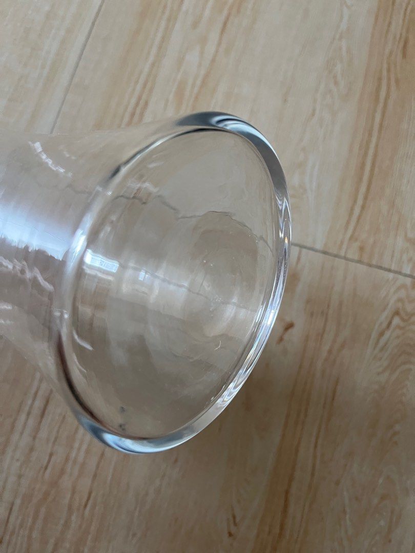 Clear Long Vase (Category: Vases & Decorative Bowls) located in Quezon City. Submitted by ronabouts (Listing ID 1308908279, Image 2). Description: Length- 9 1/2 inches Circumberence- 5 inches .