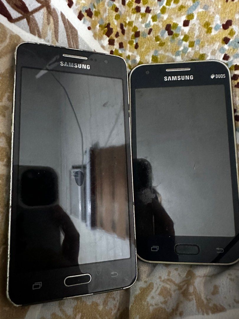 Defective Samsung phones (Category: Samsung) located in Cebu City. Submitted by eamscorner (Listing ID 1308930734, Image 1). Description: Defective Samsung phones 2 units for the price of one .