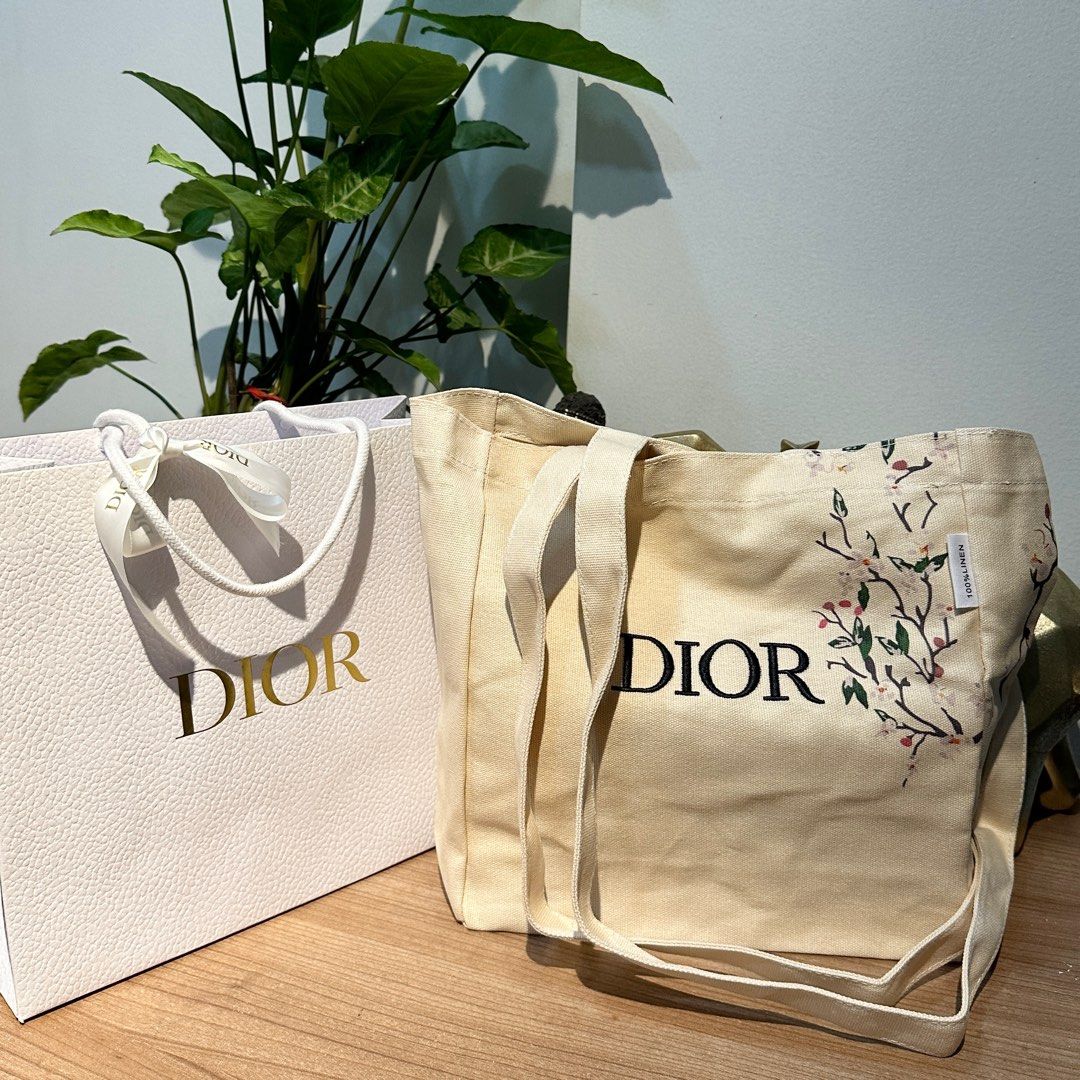 DIOR BEAUTE CANVAS FLORAL PATTERN TOTE BAG 🌸 (Category: Luxury Bags & Wallets) located in Rizal. Submitted by thetopspotfashionboutique (Listing ID 1308845020, Image 2). Description: - WITH INNER TAGS / ETIKETA - COMPLIMENTARY GIFT / GIFT WITH PURCHASE - WITH ORIGINAL DIOR PAPERBAG - ORIGINAL SEALED PLASTIC INCLUDED Measurement: 32x26.