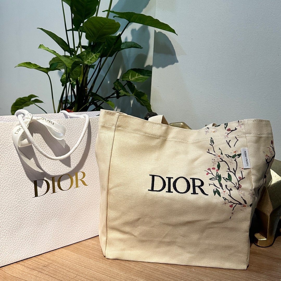 DIOR BEAUTE CANVAS FLORAL PATTERN TOTE BAG 🌸 (Category: Luxury Bags & Wallets) located in Rizal. Submitted by thetopspotfashionboutique (Listing ID 1308845020, Image 1). Description: - WITH INNER TAGS / ETIKETA - COMPLIMENTARY GIFT / GIFT WITH PURCHASE - WITH ORIGINAL DIOR PAPERBAG - ORIGINAL SEALED PLASTIC INCLUDED Measurement: 32x26.