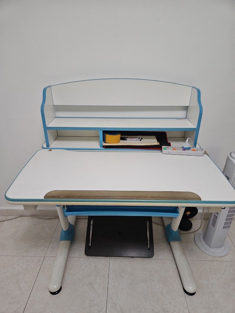 Ergonomic Study Table (Category: Tables & Sets) located in Singapore. Submitted by snoopygsl (Listing ID 1308954837, Image 1). Description: Hardly used but bought for a long time. So dirty at some areas as seen in the pictures.