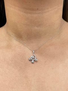 Flower diamond necklace