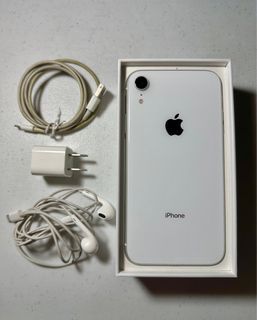 iPhone XR 128GB White with Charger & Earphones