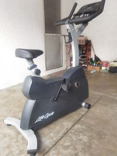 Life Fitness C1 Stationary Bike Upright Bike with Track Connect Console Heavy duty brand new price is 184k  good for elderly and therapy use
