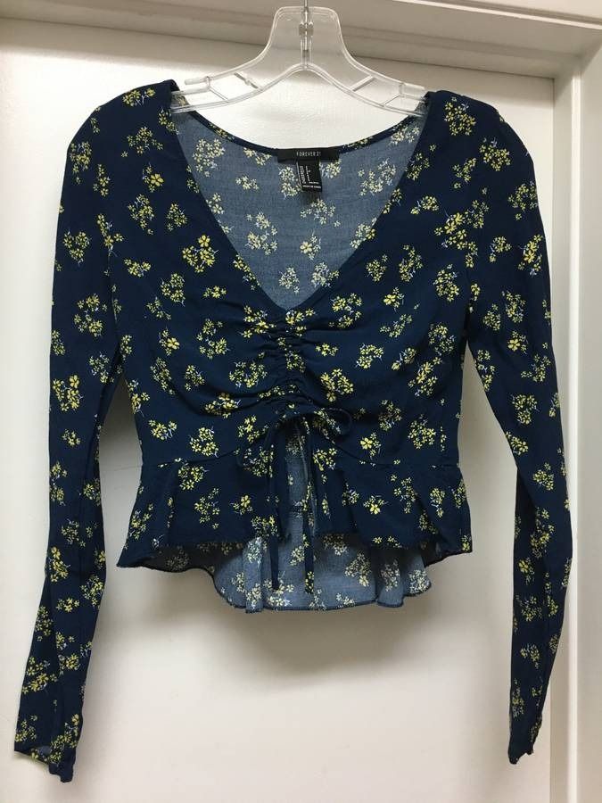 looks like new Forever 21 Blue Floral Crop Top Blouse, Size Small
