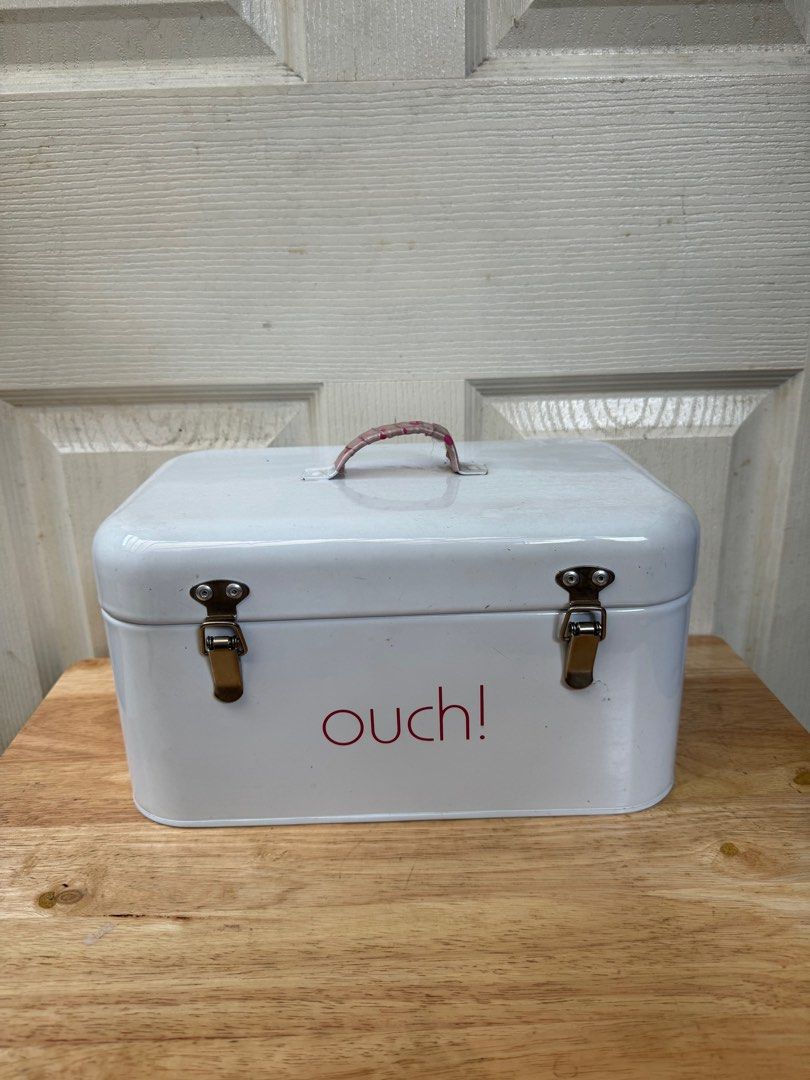 Medicine first aid kit box tin can (Category: Storage Boxes & Baskets) located in Pasig City. Submitted by colawire (Listing ID 1308889862, Image 3). Description: H6.5” L11.5” W7”.