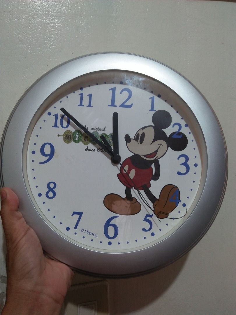 Mickey Mouse Wallclock (Category: Clocks) located in Carmona. Submitted by rpute (Listing ID 1308853078, Image 1). Description: .