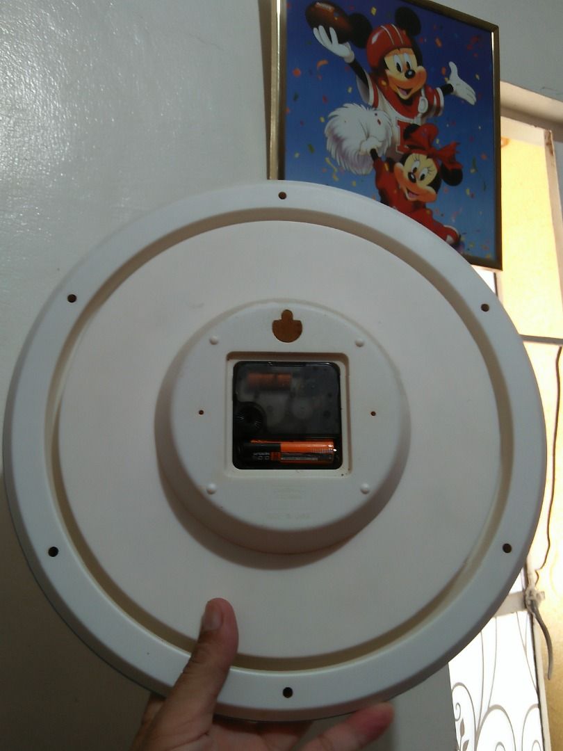 Mickey Mouse Wallclock (Category: Clocks) located in Carmona. Submitted by rpute (Listing ID 1308853078, Image 3). Description: .