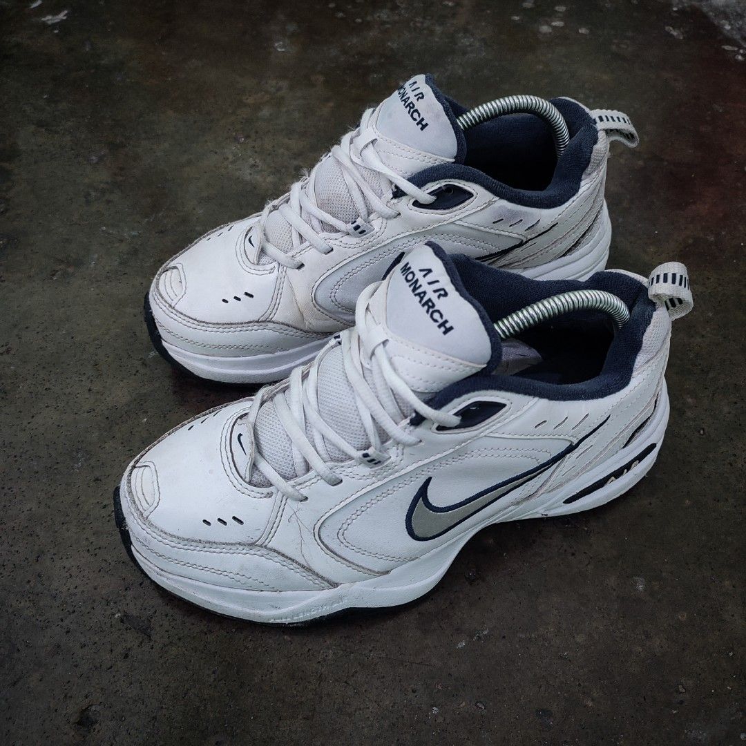 Sepatu nike air monarch hot sale