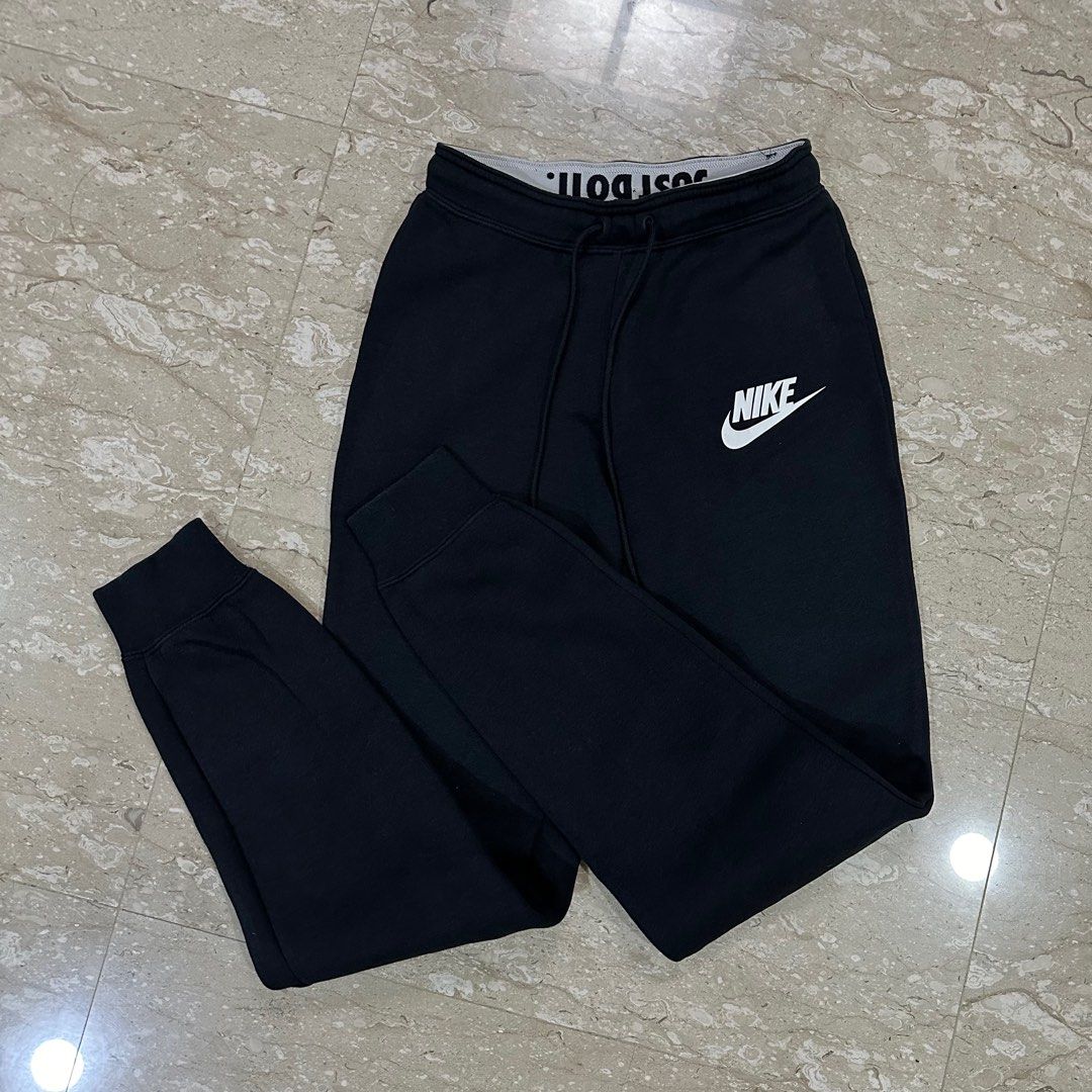 cute outfits with black nike sweatpants