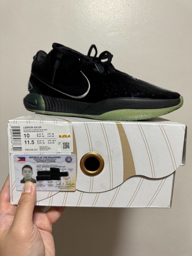 Nike Lebron XXI 21 EP, US10 (Category: Sneakers) located in Quezon City. Submitted by --ro-- (Listing ID 1308966684, Image 1). Description: Nike Lebron XXI 21 EP, US10 BLACK/MTLC PWETER-IRON GREY NOIR/GRIS FER/ETAIN MTLQ Complete package with receipt.