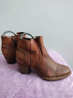 Original Clarks Carleta Paris Women's Zip Ankle Boots Distressed Oiled Brown