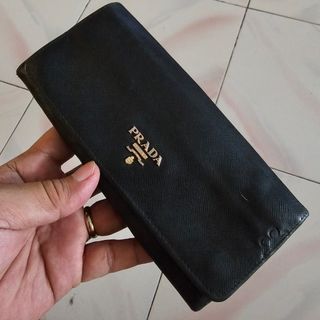 Prada saffiano metal black wallet