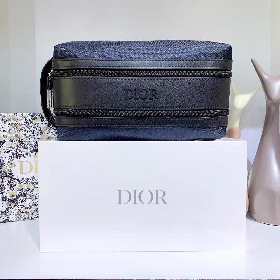 Pre order Counter gift Dior men s and women s toiletry bag and cosmetic bag color matching zipper storage bag large capacity portable