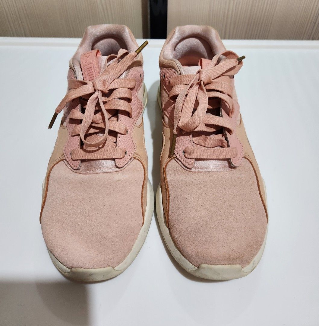 Pastel pink pumas women's shop