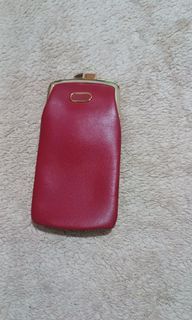 Red shiseido kisslock coinpurse make up purse