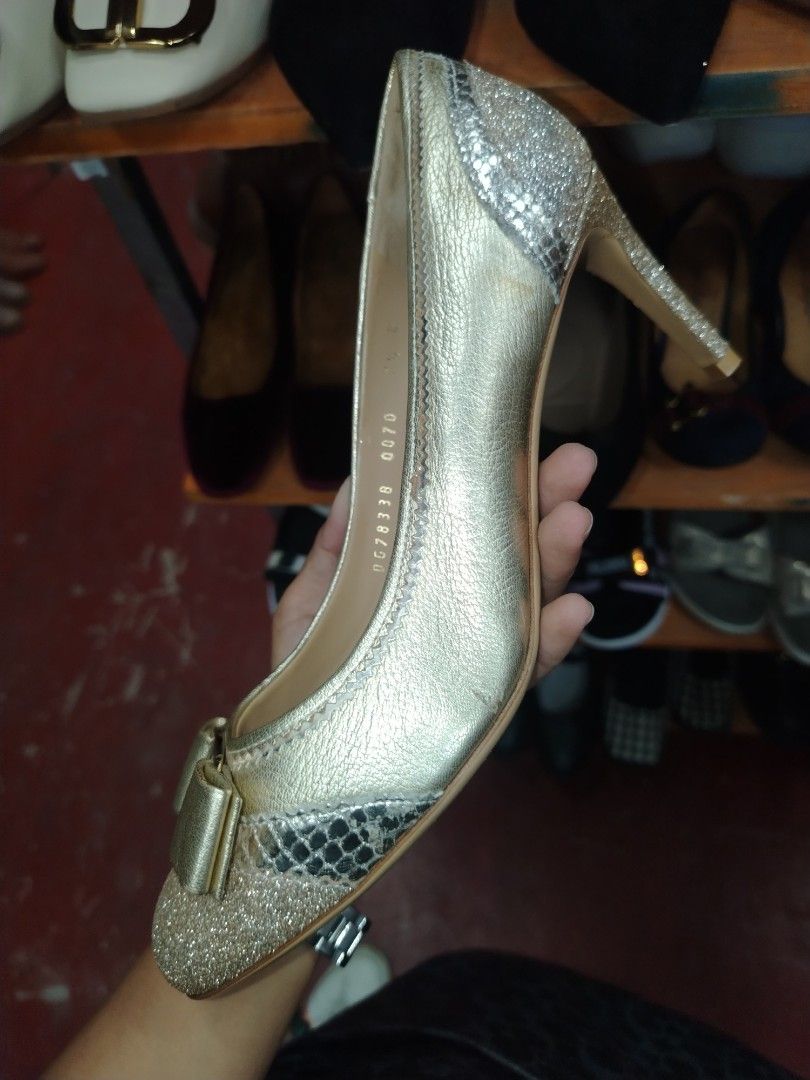 Salvatore ferragamo gold heels store