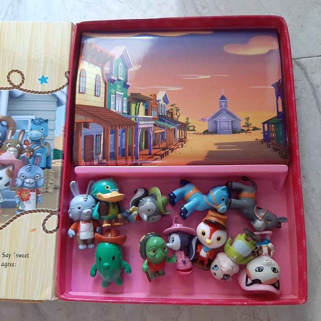Sheriff callie's wild west busy book, Buku & Alat Tulis, Buku Anak-Anak ...