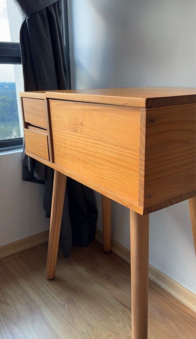 TABLE (Category: Shelves, Cabinets & Racks) located in Shah Alam. Submitted by bykid (Listing ID 1308948040, Image 3). Description: minor defect ada calar sikit ada kesan terbakar dekat top overall in good condition masih cantik terletak.